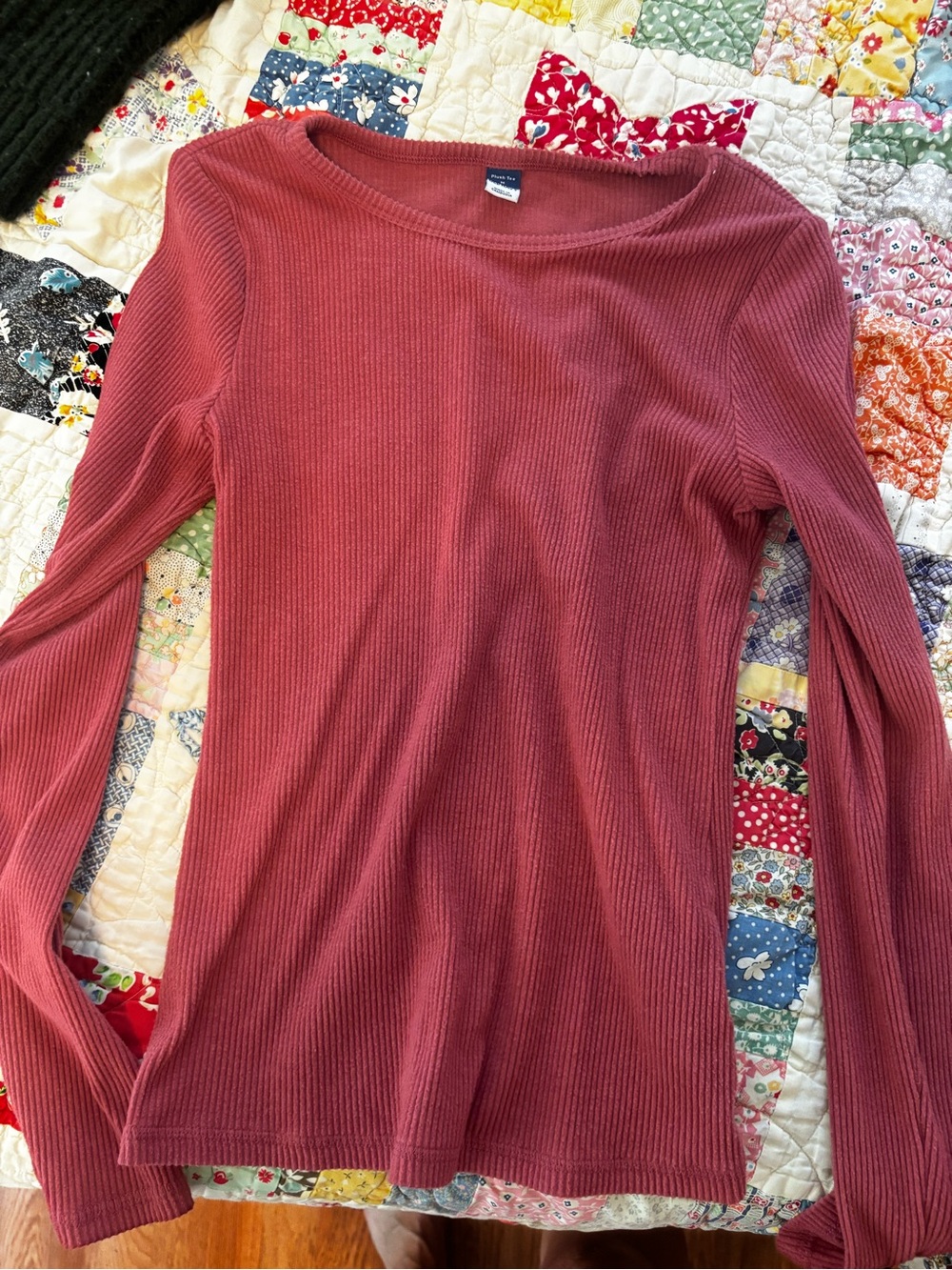 Old Navy Ribbed Long Sleeve Top in Rose
